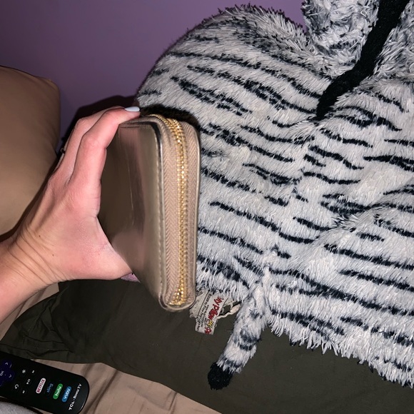 Michael Kors Wallet - Picture 4 of 5